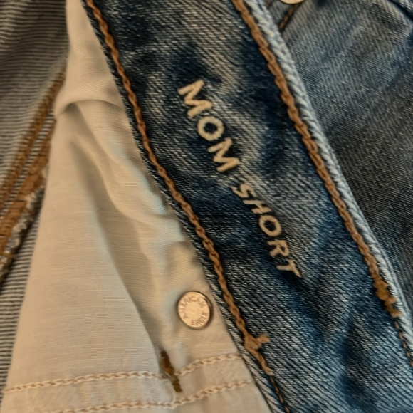 NWT American Eagle Mom Jean Short - Picture 4 of 5
